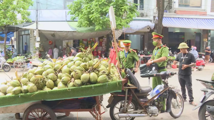 Xử lý dứt điểm chợ cóc, đảm bảo an toàn giao thông